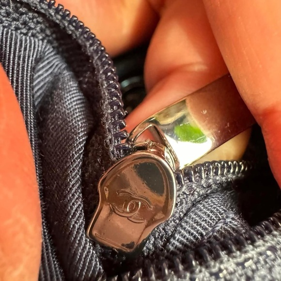 Chanel Chevron Deerskin Bucket Bag-PRICE is FIRM - Picture 4 of 17